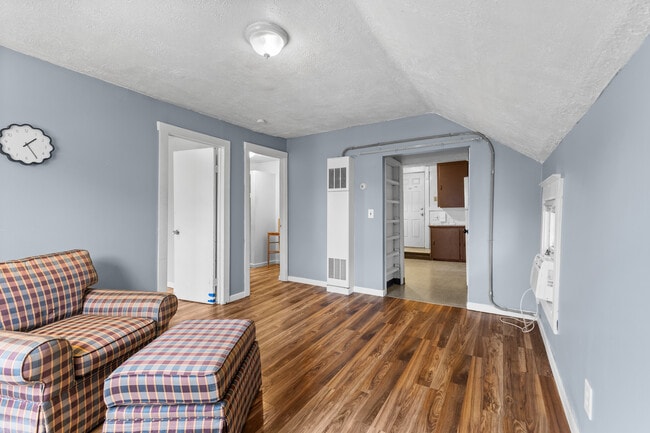 922 Dakin St unit 1, Lansing, MI 48912 - photo 4