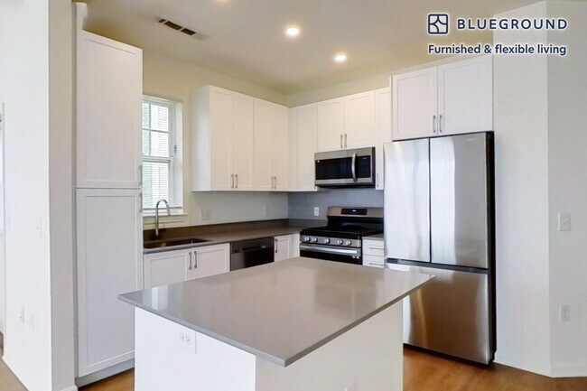 14000 Avalon Dr unit FL1-ID5683A, Northborough, MA 01532 - photo 4