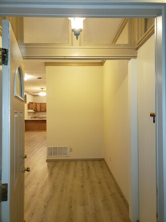 422 W Hickory St Unit 422, Carbondale, IL 62901