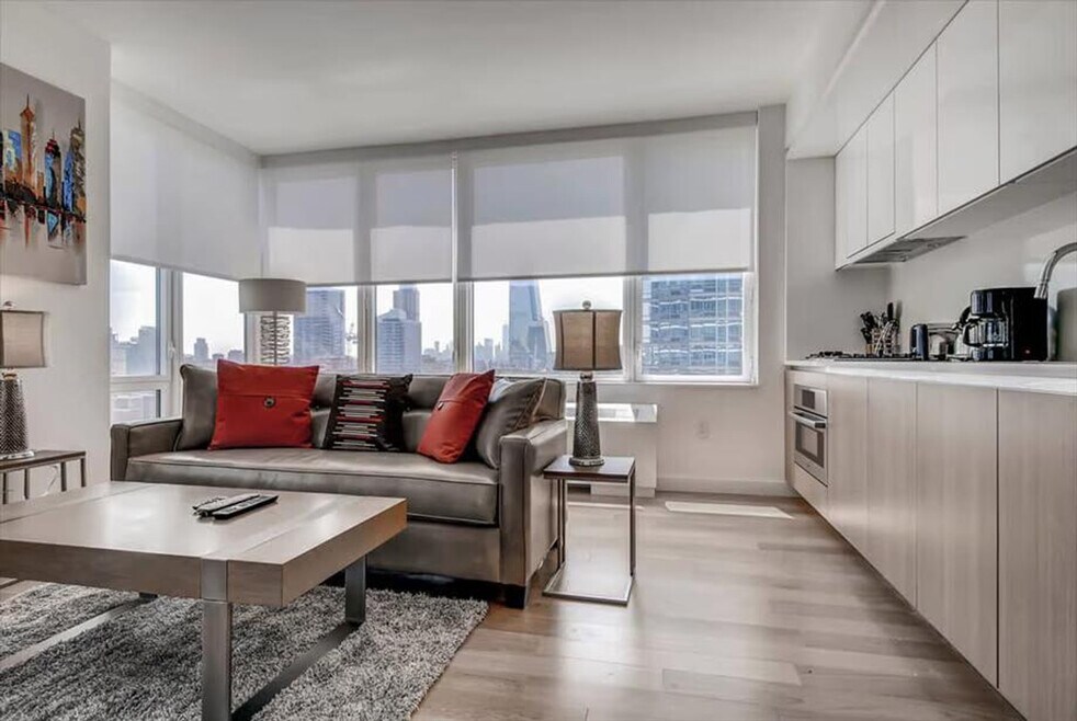 605 W 42nd St unit ID1029761P, New York, NY 10036 - photo 1