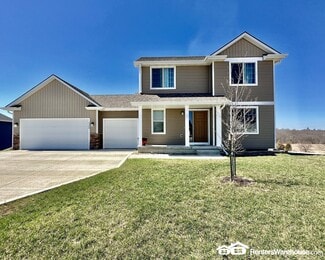 5308 St Andrews Cir, Des Moines, IA 50320