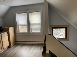 1303 W 89th St Unit 3rd floor, Cleveland, OH 44102