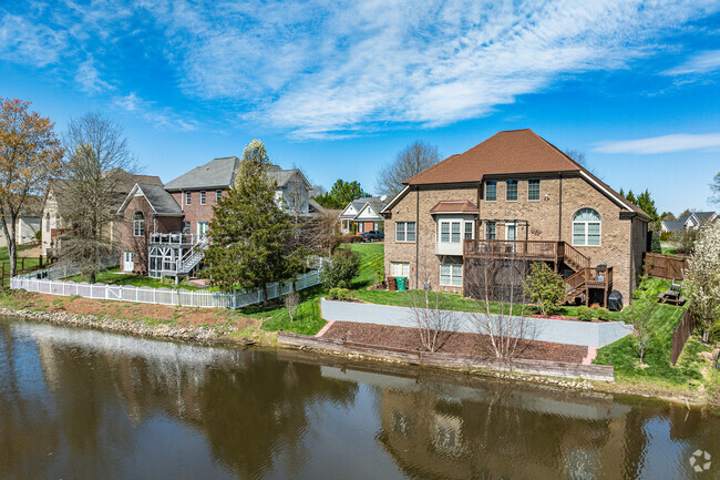 A group of large homes in Hickswood back up to the lake.