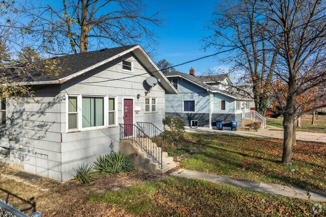 You will find a number of bungalow style homes in Des Plaines.