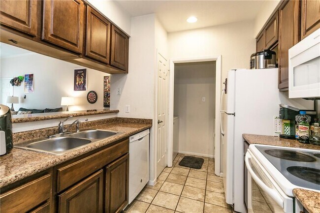 807 W 25th St unit 211, Austin, TX 78705 - photo 4