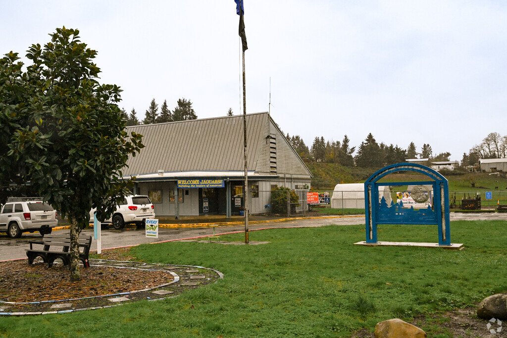 Scotts Mills Elementary School provides education in the neighborhood 
Outlying Marian County.