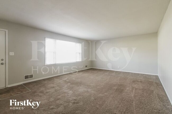 336 Wayside Dr, Plainfield, IN 46168 - photo 3