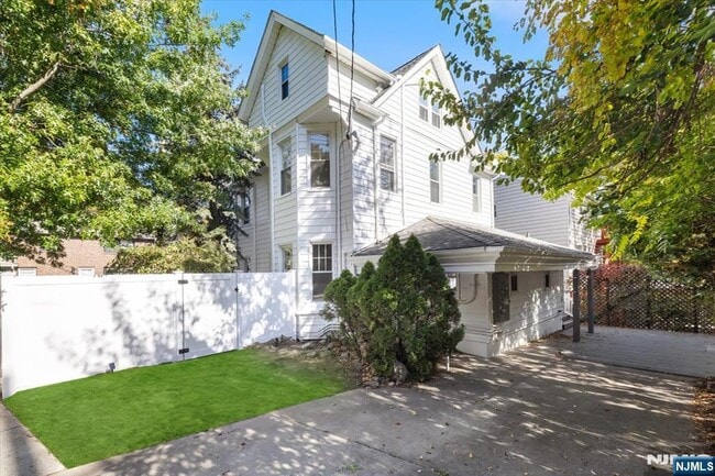 46 Garden Place, Edgewater, NJ 07020 - photo 3