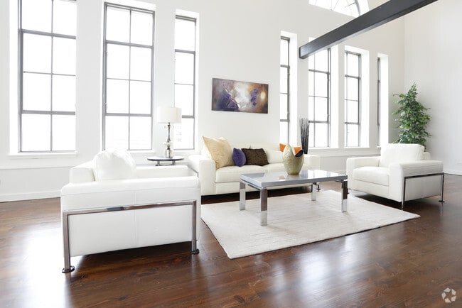 3BR/2BA -1677SF