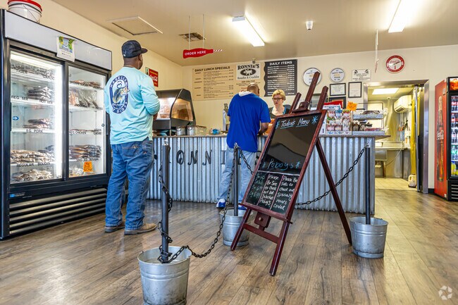 Ronnie’s Boudin & Cracklin is a local favorite near Park Forest LA North.
