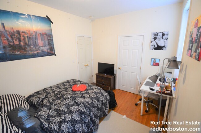 318 Saint Paul St unit 3, Brookline, MA 02446 - photo 6