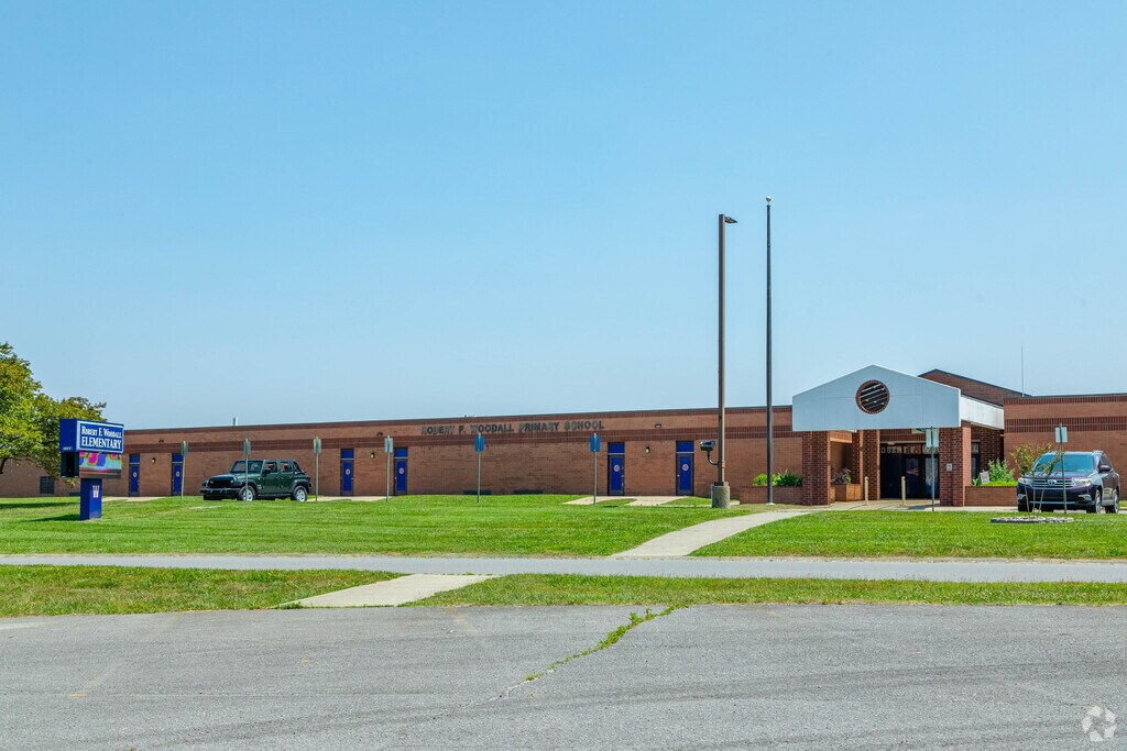 Residents of White House can attend Robert F Woodall Elementary in Robertson County.