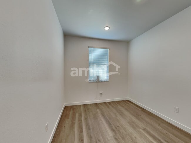 18467 W Cottontail Ln, Surprise, AZ 85387 - photo 7