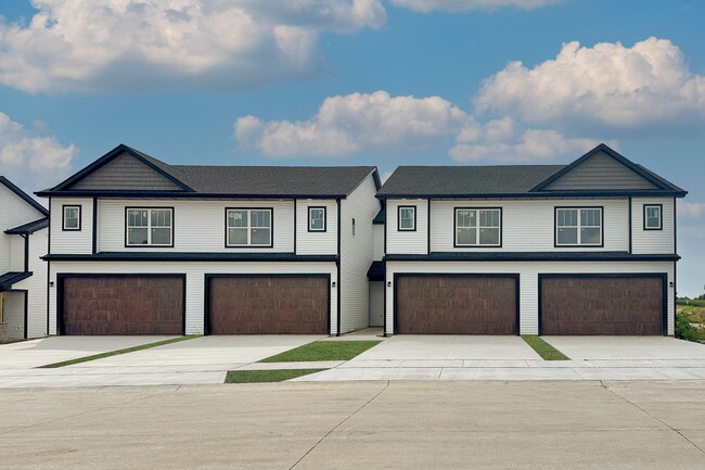 5940 Butterfield Dr, Bettendorf, IA 52722 - photo 2