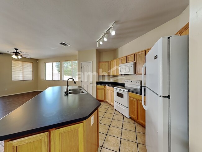 1805 S 119th Dr, Avondale, AZ 85323 - photo 3