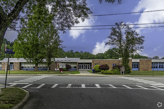 According to niche.com, Theunis Dey School in Wayne, NJ has received a B+ rating.
