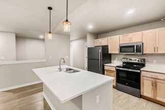 200 Pondview Dr, Johnson Creek, WI 53038