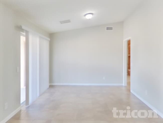 10044 W Highland Ave, Phoenix, AZ 85037 - photo 4