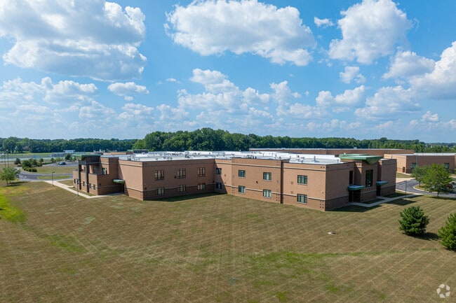 Concord Junior High School has a student-teacher ratio of 16 to 1.