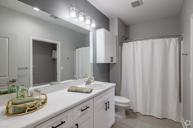 1BR, 1BA - 718SF - Bathroom