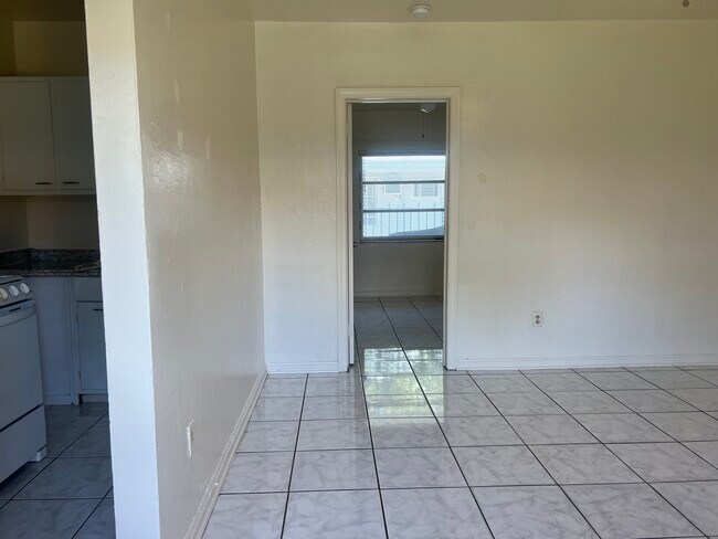 2359 NE 172nd St unit 2, North Miami Beach, FL 33160 - photo 5