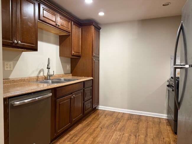 154 E Bailey Rd unit G, Naperville, IL 60565 - photo 7