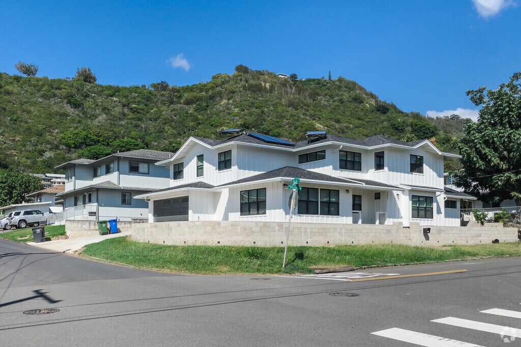 About LilihaKapālama Schools, Demographics, Things to Do