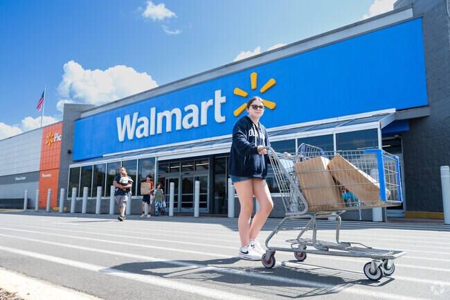 Walmart makes the center of shopping in East Great Plains.