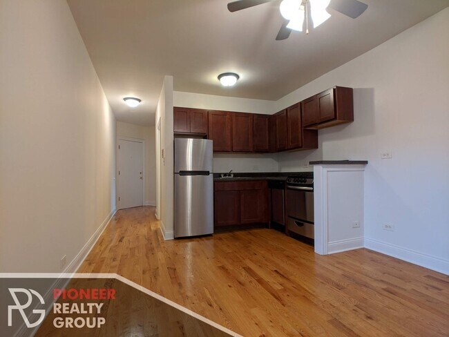 811 W Cornelia Ave unit 3, Chicago, IL 60657 - photo 2