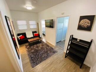 7421 Fountain Ave, Los Angeles, CA 90046