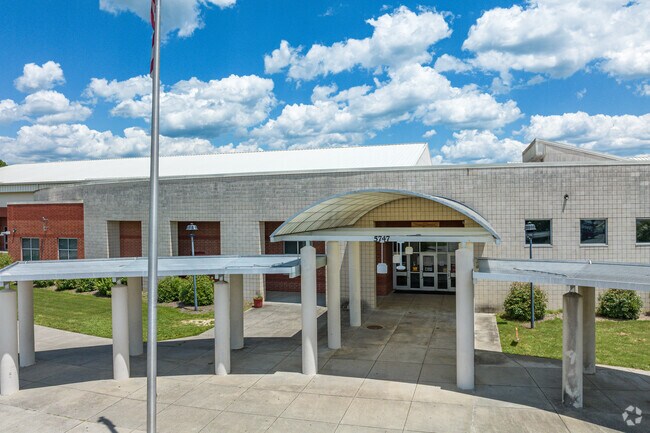 Southern Guilford Middle School in Burnetts Chapel/Coltrane Mill receives a C+ on Niche.