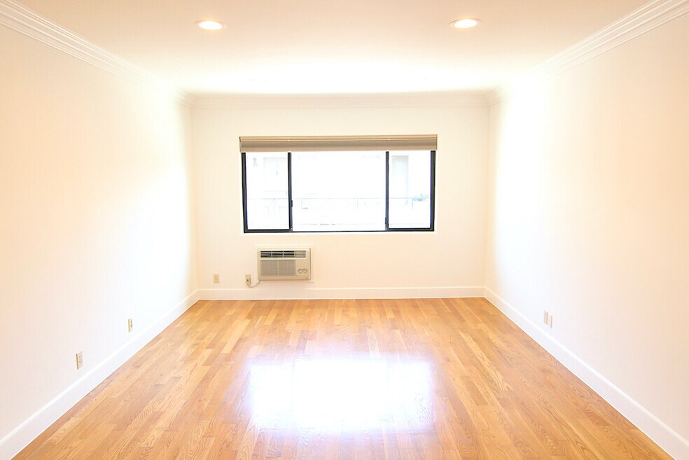600 N Sweetzer Ave unit 6, Los Angeles, CA 90048 - photo 1