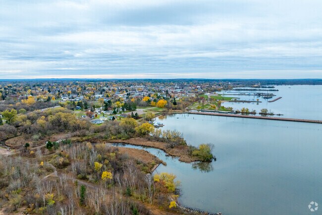 With nearby islands, beaches, and lighthouses, Ashland residents enjoy an abundance of outdoor activities.