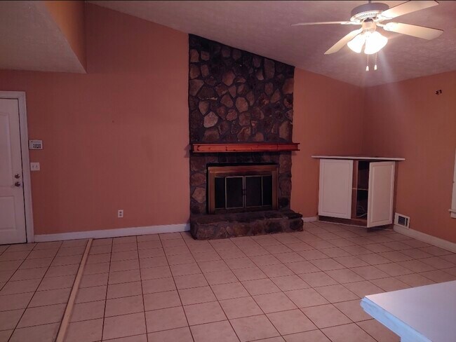 4414 Housworth Dr, Lithonia, GA 30038 - photo 2