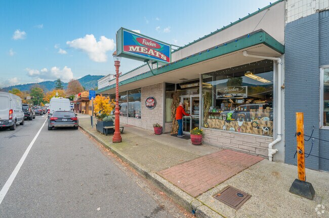 Go out shopping for a night on the town in Old Town Issaquah minutes from Squak Mountain.