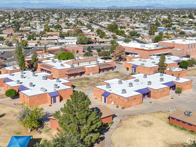 Through community partnerships, Desert Horizon Elementary extends educational opportunities.