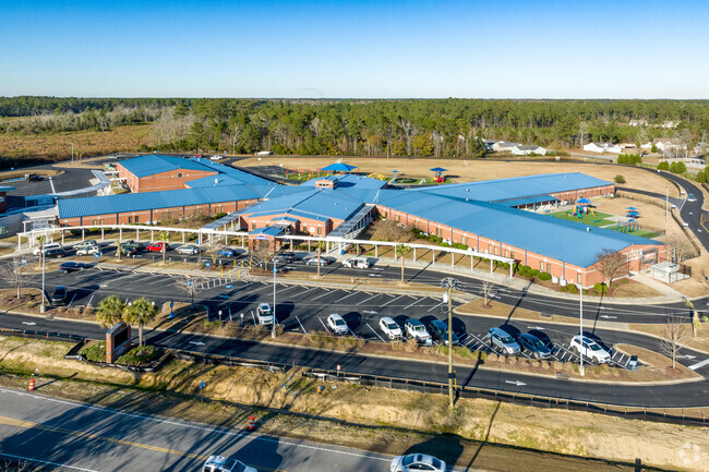 Loris Elementary School offers several advanced programs for students.