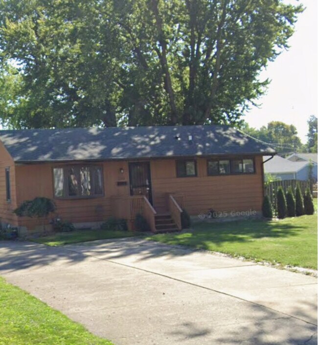 1632 Oakmont Ln, Sandusky, OH 44870