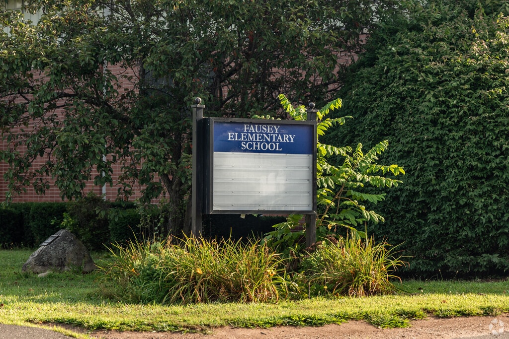 Fausey Elementary School is located in West Springfield, MA.