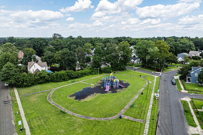 Beverly is dotted with public green spaces and playgrounds.