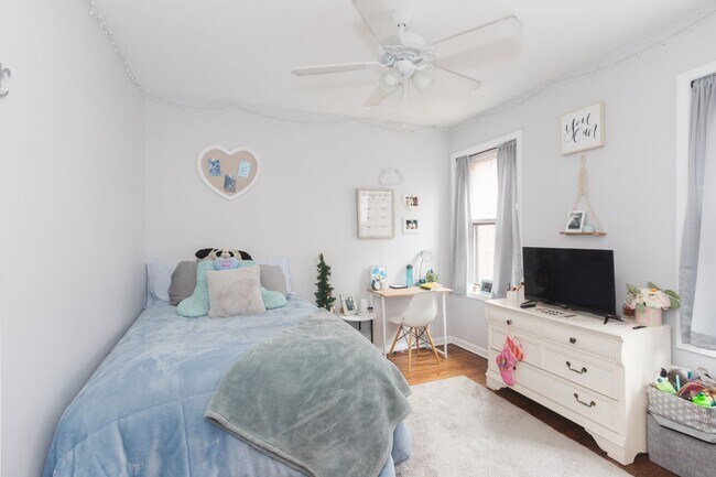 3712 N Sheffield Ave unit 407, Chicago, IL 60613 - photo 6