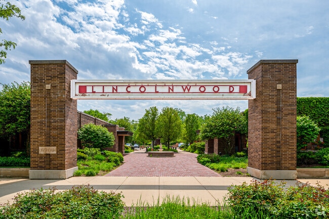 Lincolnwood features many public spaces for recreational activities.