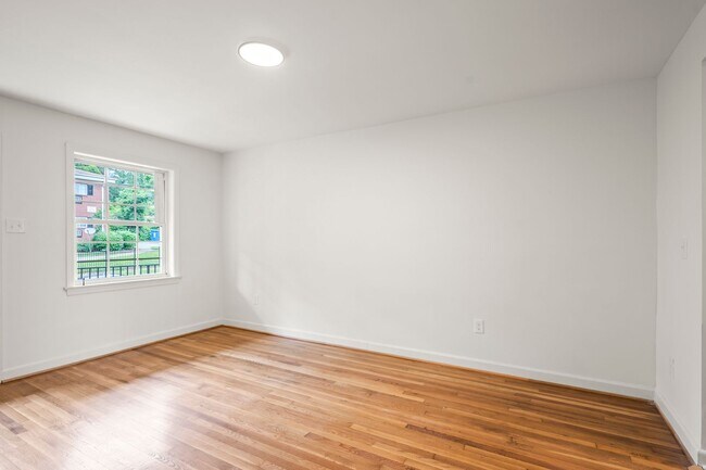 1640 W Northwest Blvd unit 10, Winston Salem, NC 27104 - photo 5