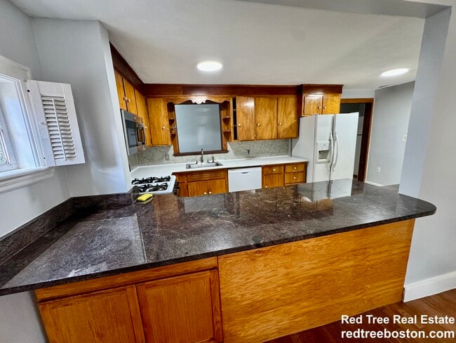 137 Virginia Rd, Waltham, MA 02453 - photo 3