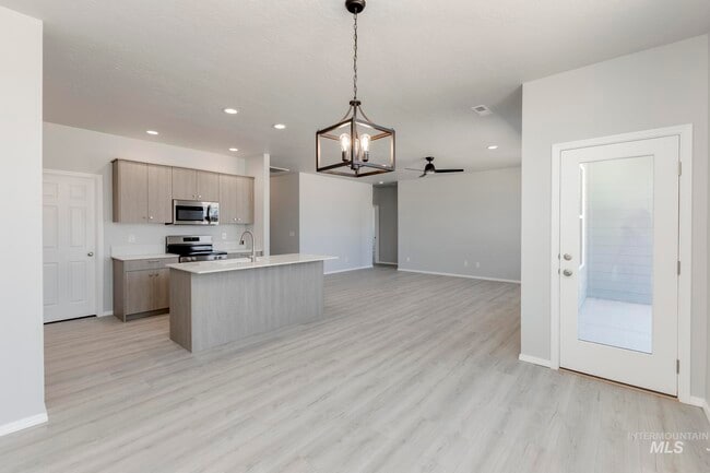 13710 Oliver St, Caldwell, ID 83607 - photo 2