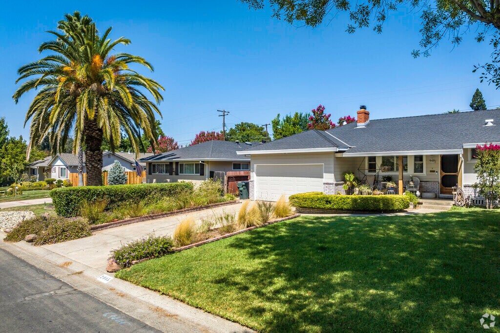 About Del Paso Manor Schools, Demographics, Things to Do