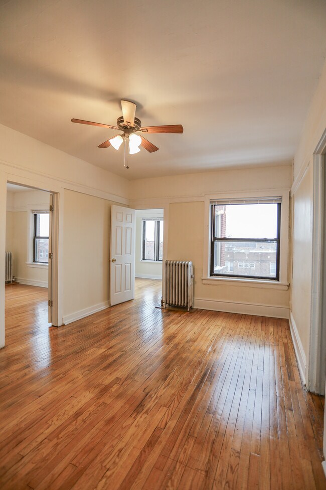 7445 N Greenview Ave unit 318, Chicago, IL 60626 - photo 2