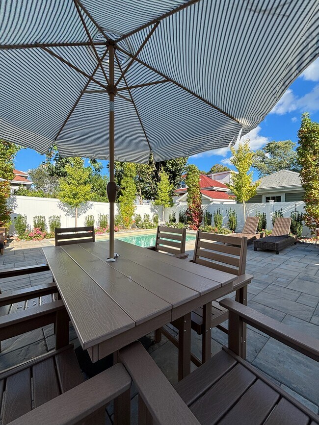 21 Apthorp St, Quincy, MA 02170 - photo 3