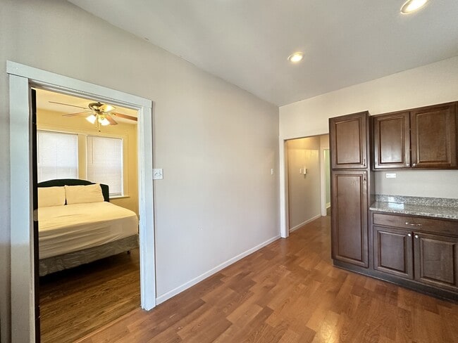 5023 N Ridgeway Ave unit 3, Chicago, IL 60625 - photo 5