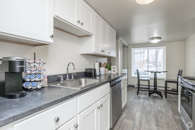 2BR, 2BA - 1,066SF - Kitchen